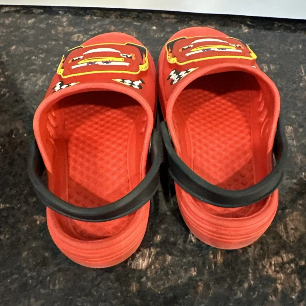 Disney Cars Lightning McQueen Light Up Red Clogs Kids Sandals 9-10 f24tca102a